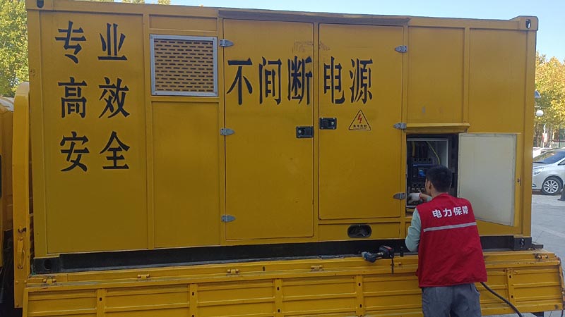 澄迈柴油发电机组和UPS电源配合使用时，如何避免切换过程中的电力中断？